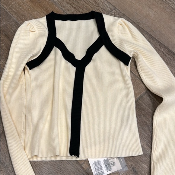 J.ING Sweaters - J.ING Sweater brand new with tags